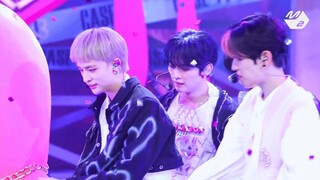 [Cú sút trực tiếp của Hoàng Huyền Thần] Cú còng yêu thương của fansada CASE143 221013MCD vào hố và b