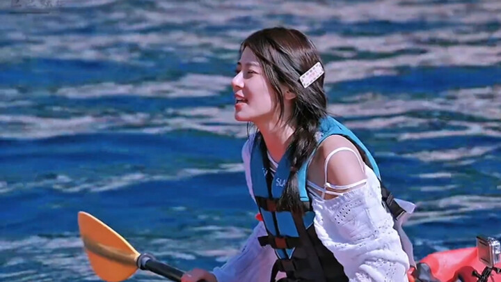 Cùng là “Hoa Thiếu” nhưng Triệu Chiêu Nghi trở thành cưng của cả đoàn, còn Lưu Diệp vẫn chỉ là cái t