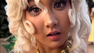 First glance: so beautiful; second glance: oh my god!