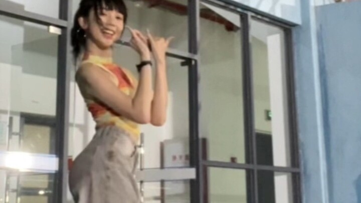 【Touch】I was dancing on the playground and was caught by my friends, hahahaha