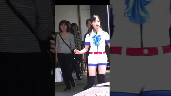 The early road show scene of the little angel Hashimoto Kanna is so cute, she is a natural idol!!