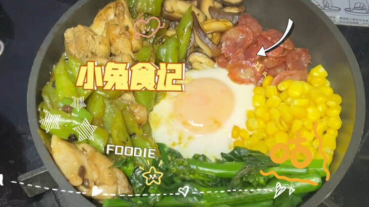 Green Pepper Chicken Leg Meat and Sausage Claypot Rice / Little Rabbit’s Food Diary