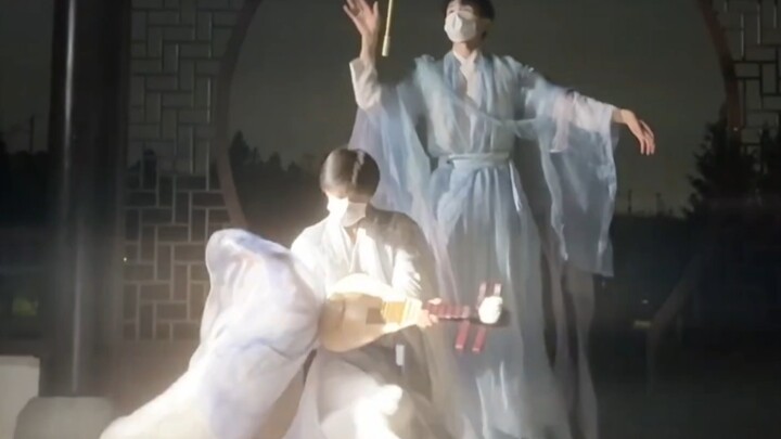 Mengulas tarian transformasi gaya kuno yang meledak di seluruh internet, segera memukau semua orang 