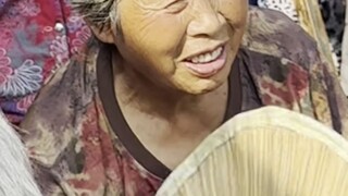 "افتتحت مدينة ملاهي لكبار السن في القرية"، ولا تقبل إلا السياح الذين تزيد أعمارهم عن 60 عامًا