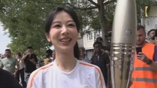 Phiên bản đầy đủ của buổi rước đuốc Olympic của Yang Zi được phát sóng trực tiếp! Thật là một màu tí