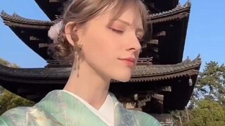 Siêu nhân? Cô gái Bắc Âu xinh đẹp!