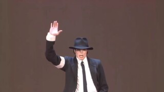 MJ menampilkan "berbahaya" di MTV Awards 1995, sebuah pesta audio-visual!