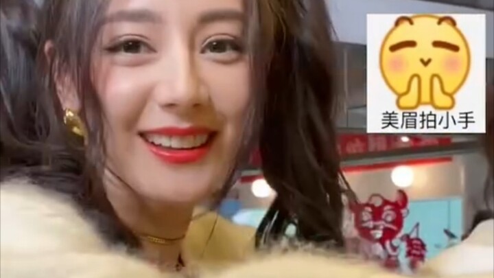 卧槽！无美颜 无滤镜路人镜头下的迪丽热巴！近距离观看她好美啊啊啊啊啊！！！【迪丽热巴】