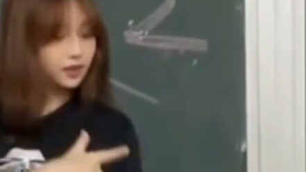 I found a video of a freshman who just started school, dancing to Somi's dumb dumb