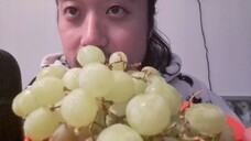 ASMR EATING SOUNDS - WHITE GRAPES
