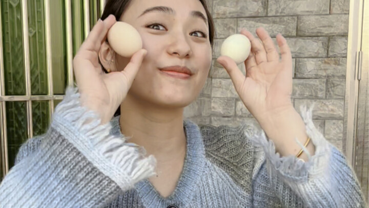 To keep the egg from breaking, you need stability, coordination, and explosive power—none of them ca