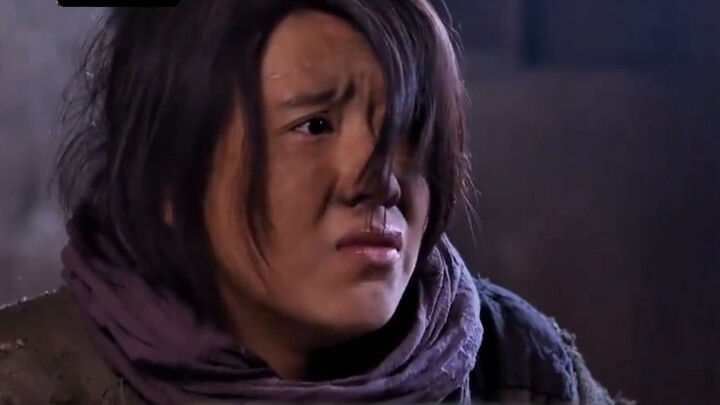 หนุ่มโสดตะโกน "แตะ" เมื่อเห็นใครซักคน แล้วจู่ๆ ก็หยิบลูกสะใภ้ขึ้นมา