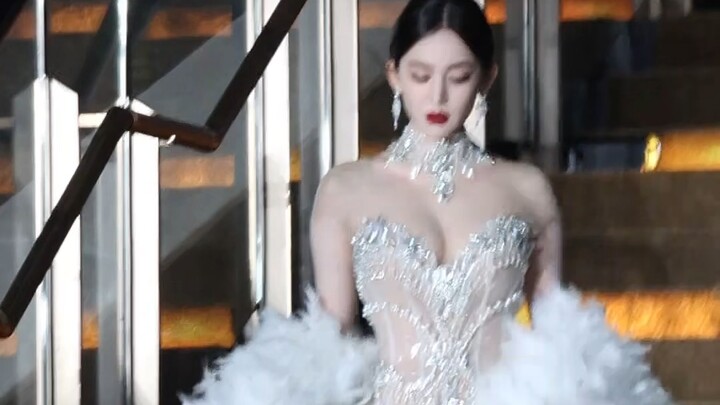 【Guli Nazha】At the VOGUE event, she’s absolutely stunning!