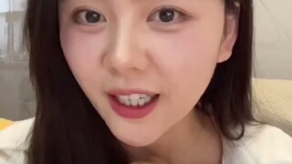 Nhìn xem tôi đối xử với em gái tôi thế nào này
