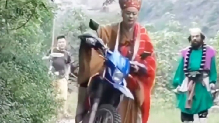 "Journey to the West" behind-the-scenes footage is here! Who knew Tang Sanzang was so playful? Haha!