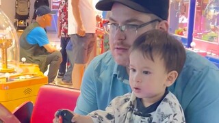 How did Latte deal with his father's language barrier?