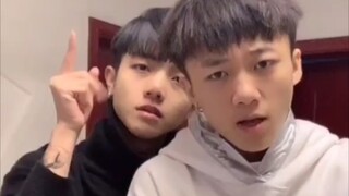 精神小伙酒吧蹦迪姿势