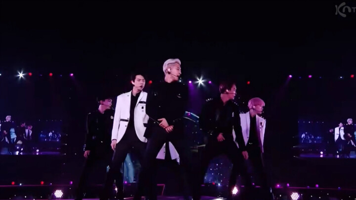 EXO-Gravity: Penampilan Chanryeol di konser ini ganteng banget, ganteng banget—gantengnya bikin hati