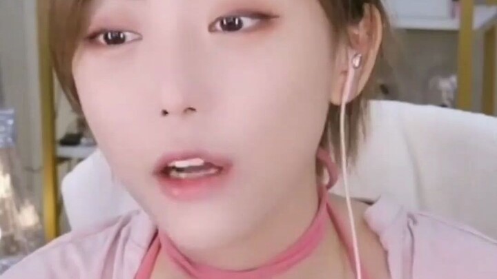 بيت الأخت تشو في البث المباشر تم بيعه، فانهارت وبكت: الضغط كبير جدًا مؤخرًا.