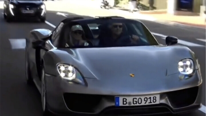 อู๋มู่ฟานเข้าไปแล้วเป็นเวลา 3 ปีกับอีก 3 เดือน ในช่วงก่อนหน้านี้ มีชาวเน็ตถ่ายภาพรถปอร์เช่ 918 ของอู