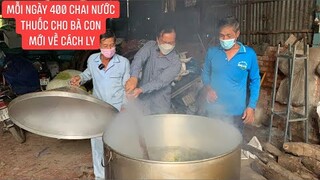 Nấu nước thuốc cho bà con Sài Gòn Bình Dương mới về trong khu cách ly