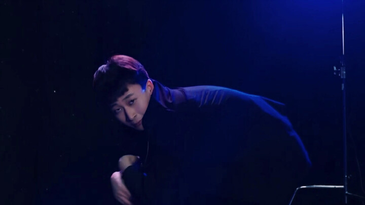 Ayo kita melakukan rutinitas menari~ Aku sudah lama tidak menari bahaya