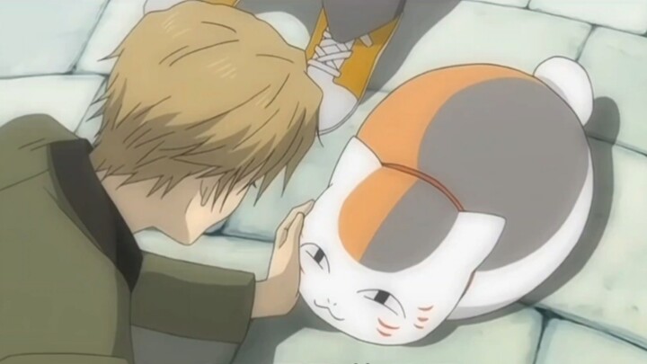“What a cute subordinate~” “He’s not a subordinate, he’s the master, you little brat!” The cat teach