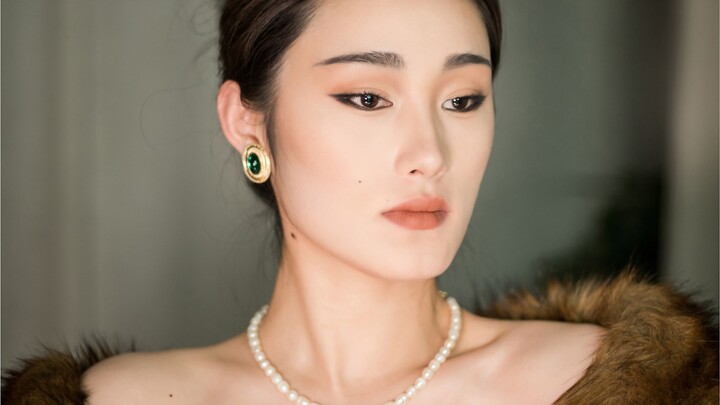 Is it Gong Li herself doing her makeup? Regal and majestic | A Remarkable Gem
