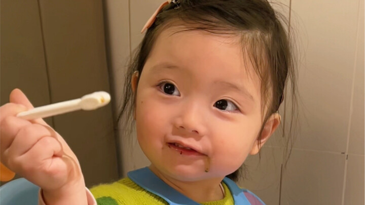 Zizi was used to eating with a fork and kept refusing to use chopsticks. But who would have thought 