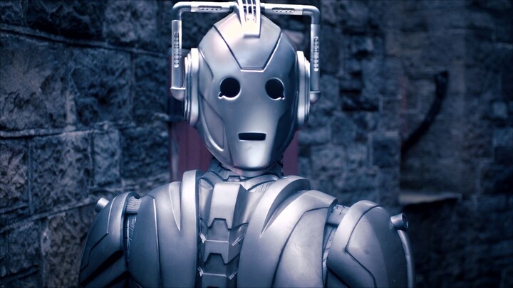 它们明明是热衷于改造人类的赛博人，可最终却沦为供人观赏取乐的玩物