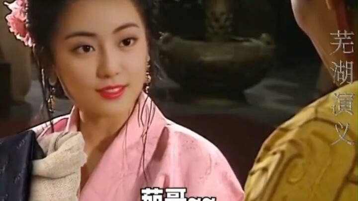 Chu Thục Nghi nhìn thấy mình hóa thành Điêu Thuyền, còn cà tím là Lữ Bố.