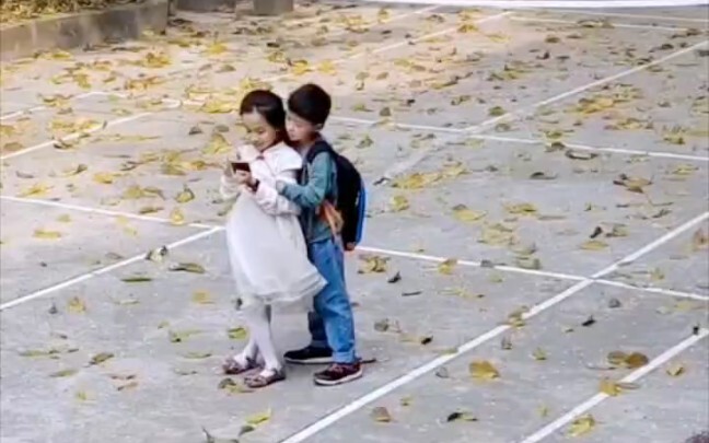 At that moment, an old dad clenched his fists.