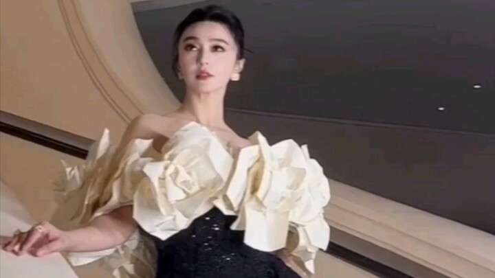 【Phạm Băng Băng】Dự tiệc tối chỉ dám uống nước thôi haha