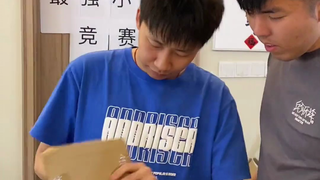 用鱿鱼丝假装脚皮整蛊室友，结局我相当满意