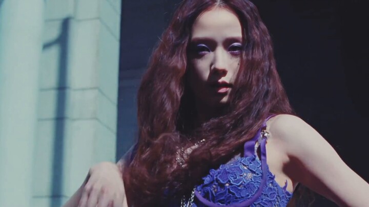 Kim Ji-soo's latest solo song "Love Like Fire"