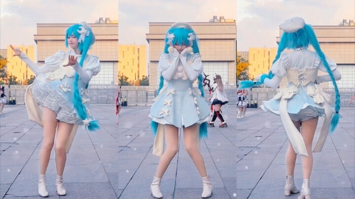 Oh my god, Hatsune Miku!