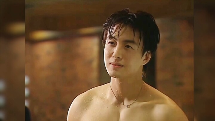 Bae Yong Joon yang basah kuyup sungguh tampan!