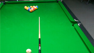 Mainkan bola dengan tongkat pukul