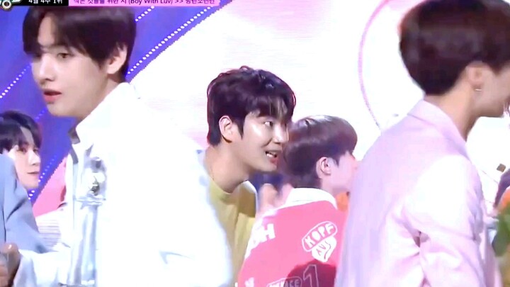 Versi BWL dari puisi “Titik-titik” yang paling kusukai, sangat membuat rindu—senyum terakhir Xiao Mi