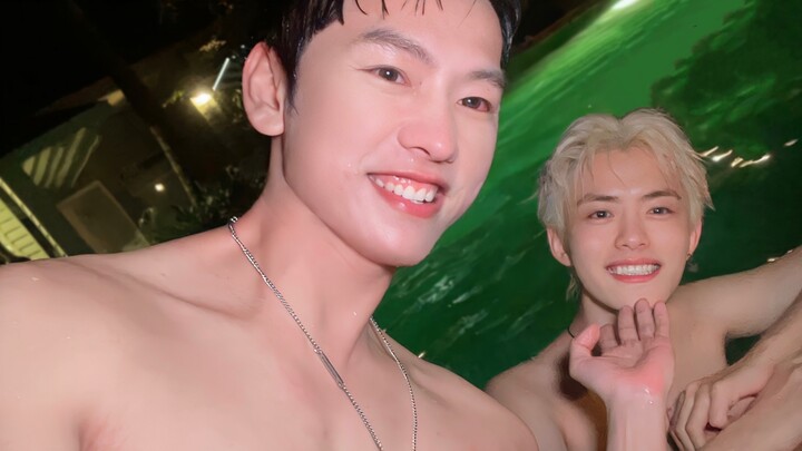กลางดึกถูกน้องชายลากไปว่ายน้ำ