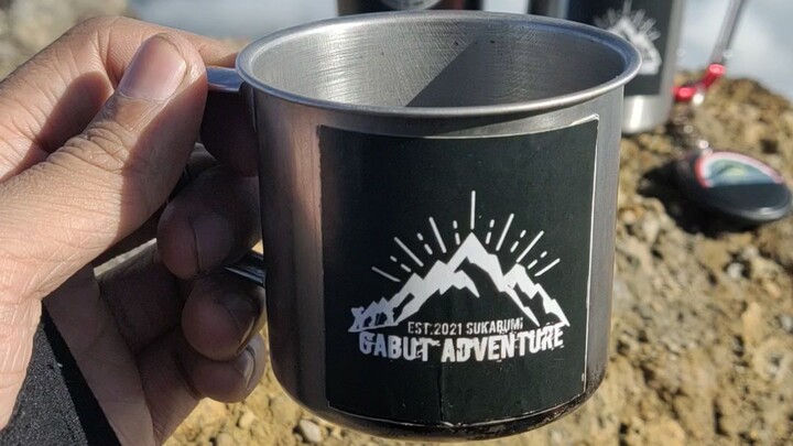 status wa ngopi di gunung