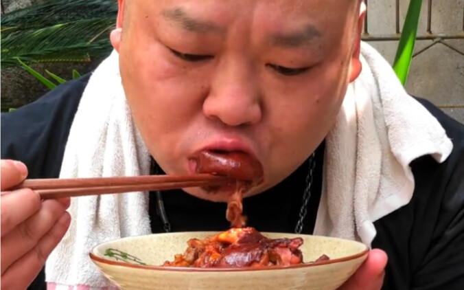 At fan request: Devil Pepper & Bird’s Eye Chili Juice + a serving of Longjiang Braised Pork Leg Rice