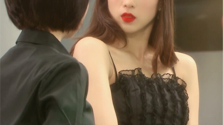 Cười chết mất thôi!! Hóa ra từ lâu đã có phim châm biếm hoàn hảo về việc não yêu chọn người kém hơn 