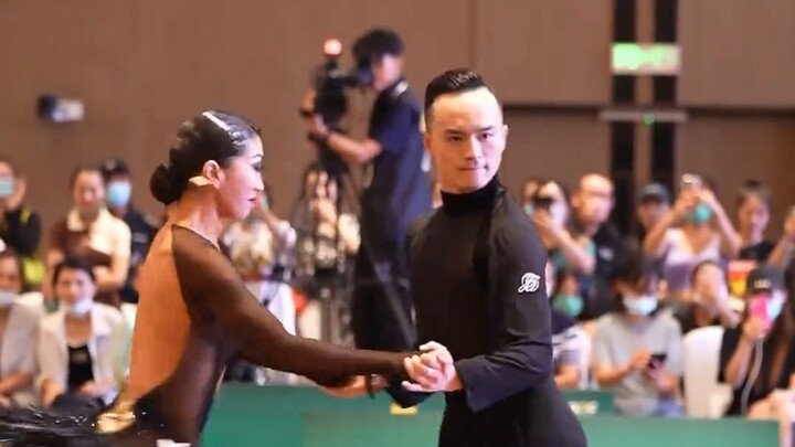 [Li Ya dan Zhao Lei] OSD Stasiun Qingdao Grup Elit Profesional Juara Latin Thanksgiving Cha Cha