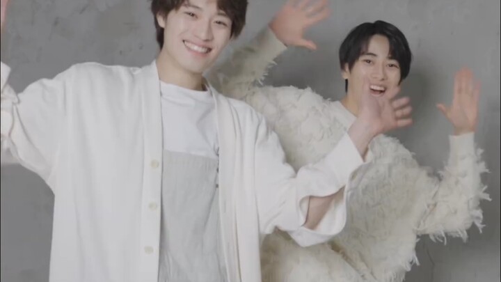 Hukumannya ternyata adalah berdiri bersama dan menari fiesta! Pada akhirnya mereka kembali berganden