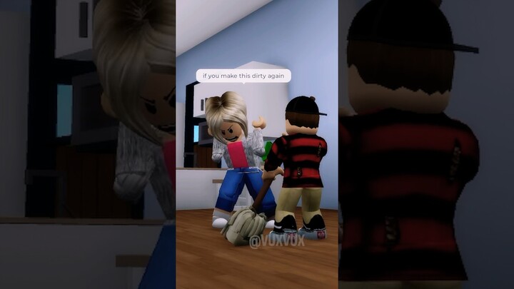 KAREN HIDES SOMETHING FROM THE POLICE AND IT HAPPENS IN ROBLOX 🙏🏻 #shorts #roblox