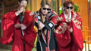 盘点爆火全网的高质量神级舞蹈，一出场就炸裂全场，快来和你的好姐妹一起学吧，最后一位直接封神，你最喜欢哪一个？