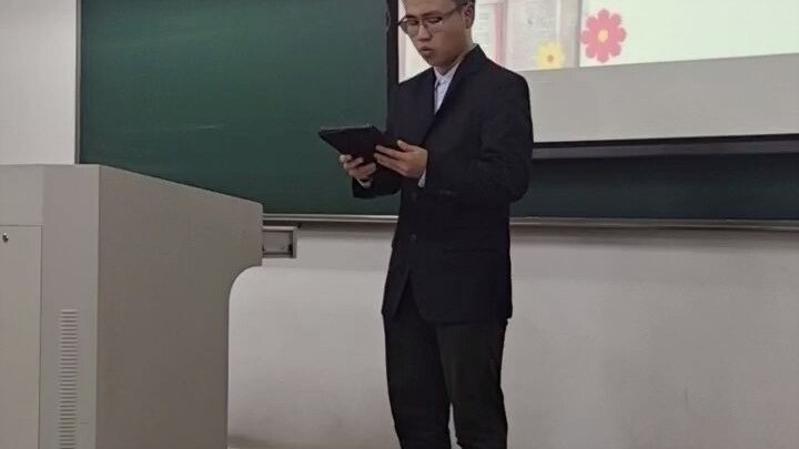 Reciting "Miss Jiaran's Dog" at the recitation contest