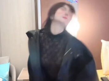 This outfit is seriously gorgeous, right?