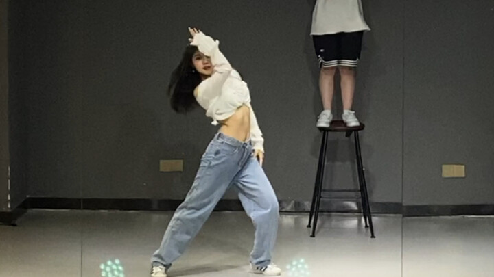 Somi Jeon So-mi's cover dance of "DUMB DUMB"! Mirror version. How can I get a triple tap on my very 